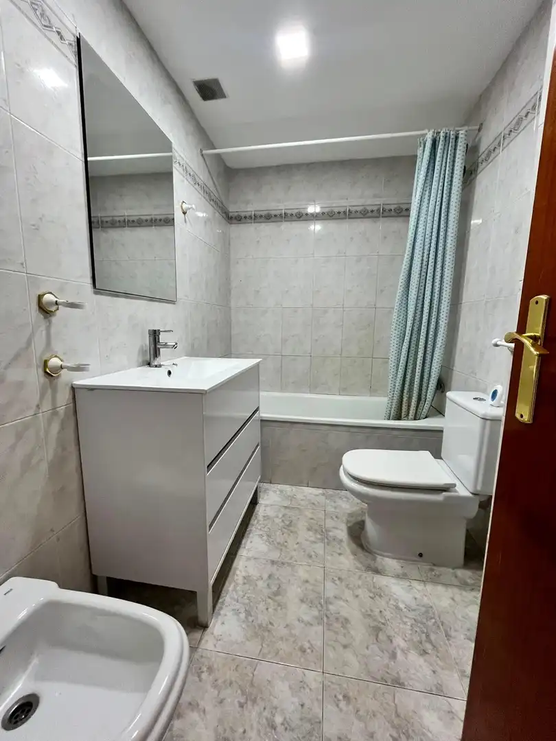 Bathroom of Flat for rent in Castellón de la Plana / Castelló de la Plana  with Furnished and Balcony