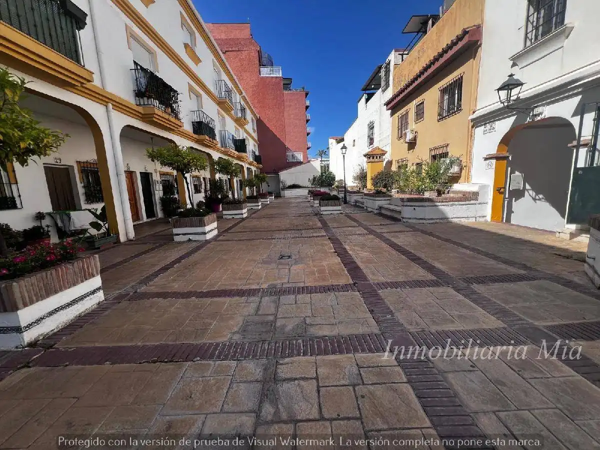 Vista exterior de Casa o xalet en venda en Torremolinos amb Aire condicionat i Balcó
