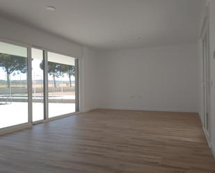 Sala d'estar de Casa adosada de lloguer en  Zaragoza Capital amb Aire condicionat, Terrassa i Piscina