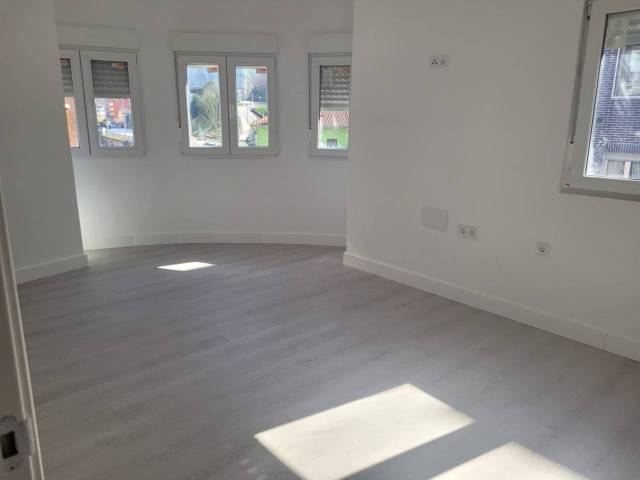 Piso en Venta en Avenida Oviedo en San Martín del Rey Aurelio
