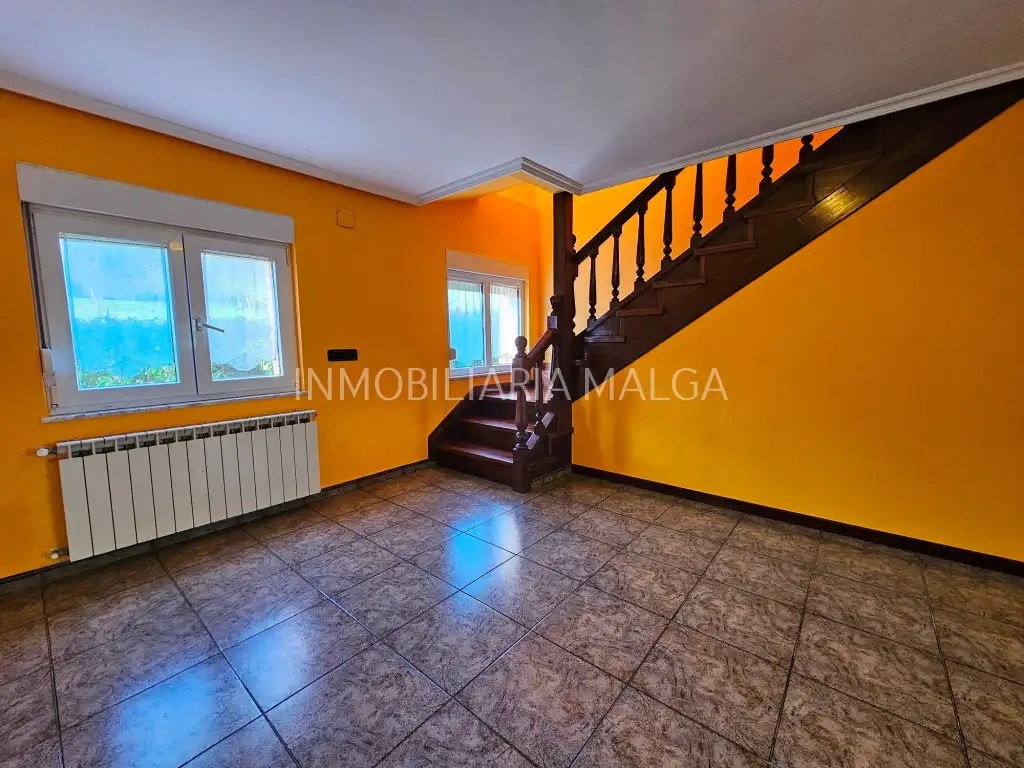 Sala de estar de Casa o chalet en venta en Colunga con Calefacción, Jardín privado y Parquet