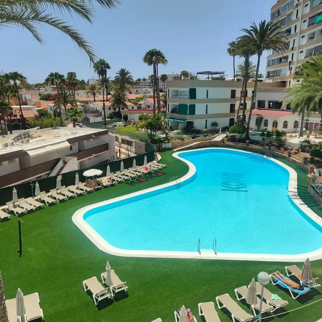 Piscina de Estudio en venta en San Sebastián de los Reyes con Terraza, Amueblado y Lavadora