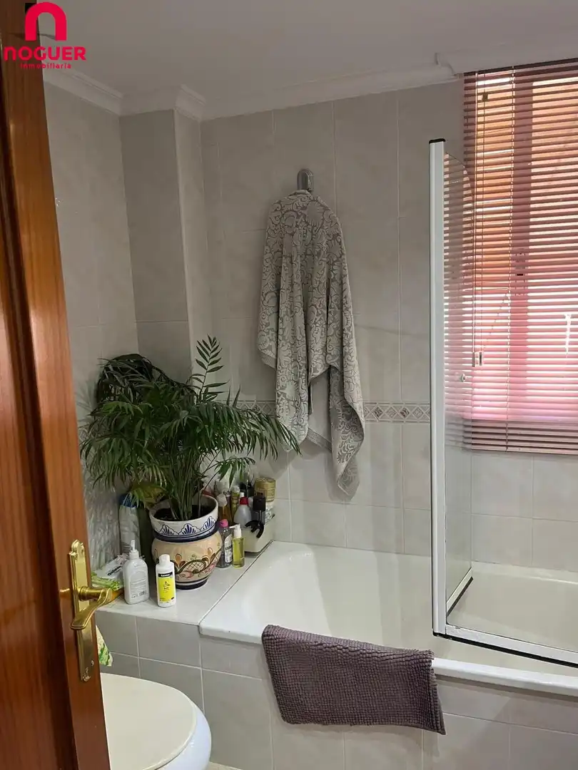 Badezimmer von Wohnung zum Verkauf in Córdoba mit Klimaanlage, Heizung und Terrasse