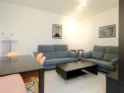 Sala d'estar de Pis de lloguer en  Madrid Capital amb Moblat, Rentadora i TV