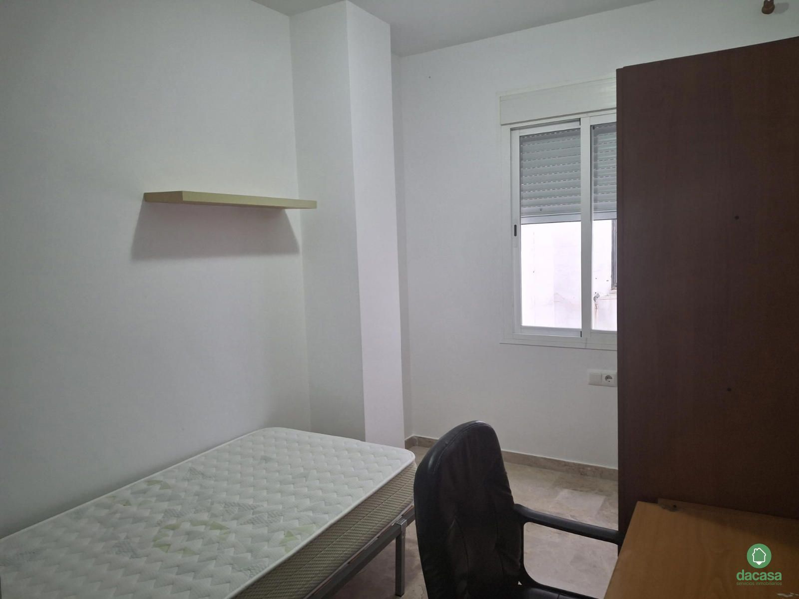 Piso para compartir en Cumbres Mayores, Nuevo Parque - Los Rosales - Tráfico Pesado,  Huelva Capital