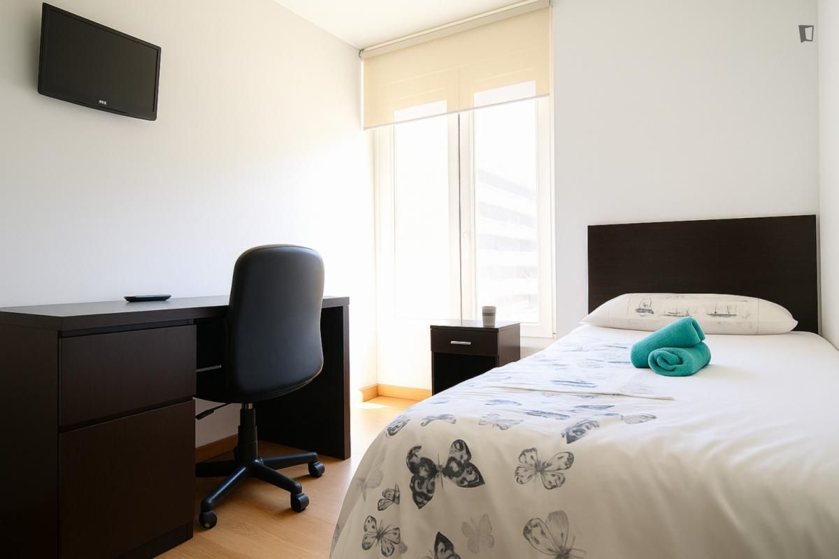 Dormitori de Apartament per a compartir en  Madrid Capital amb Calefacció, Moblat i Forn