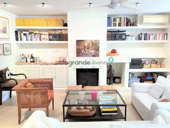 Sala de estar de Casa adosada de alquiler en Sotogrande con Aire acondicionado, Jardín privado y Terraza