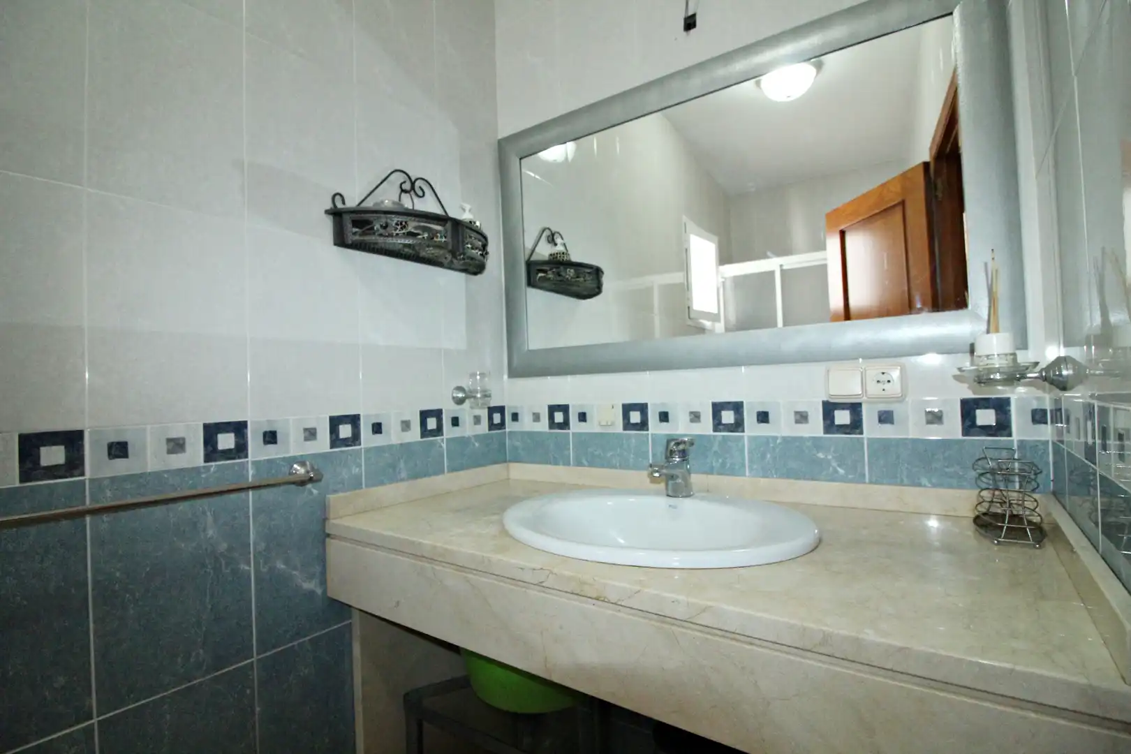 Baño de Piso en venta en Almonte con Aire acondicionado, Terraza y Trastero