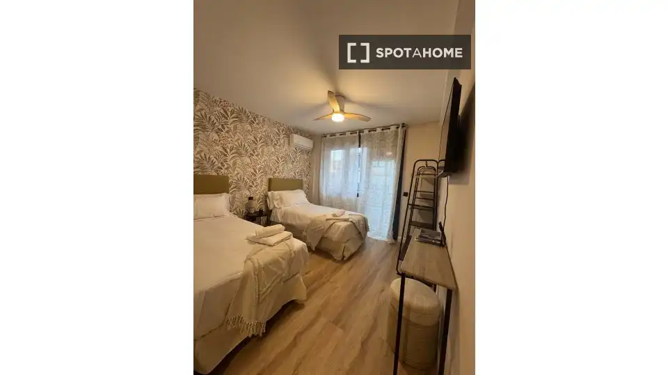 Schlafzimmer von Wohnung zur untervermieten in Madrid mit Klimaanlage, Heizung und Möbliert