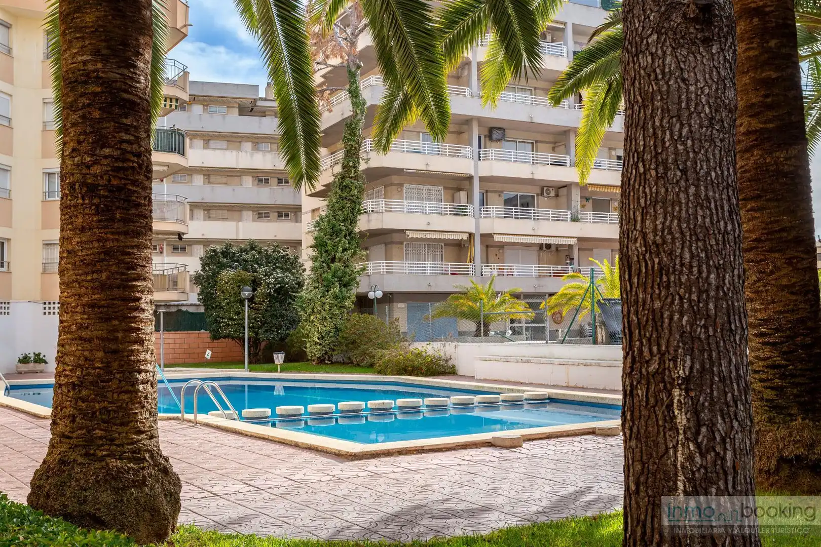 Schwimmbecken von Wohnungen zum Verkauf in Salou mit Klimaanlage, Heizung und Terrasse