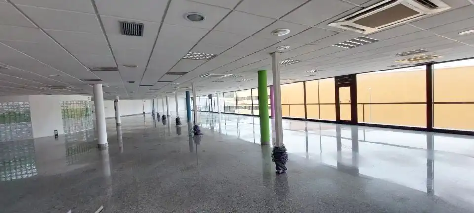 Fabrikhallen zur Miete in Camargo