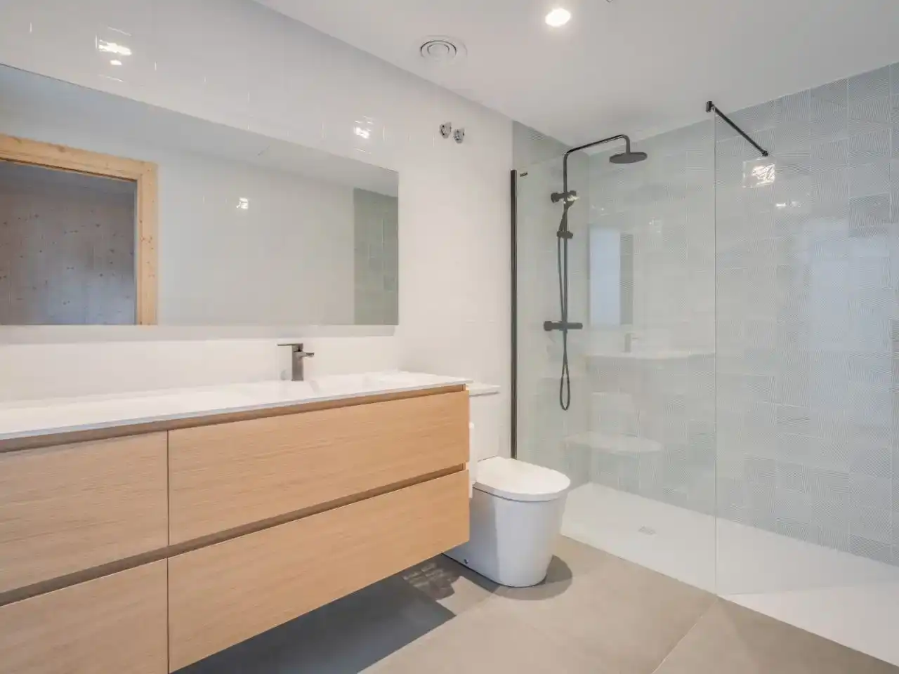 Badezimmer von Haus oder Chalet zur Miete in Matadepera mit Privatgarten, Parkett und Schwimmbad
