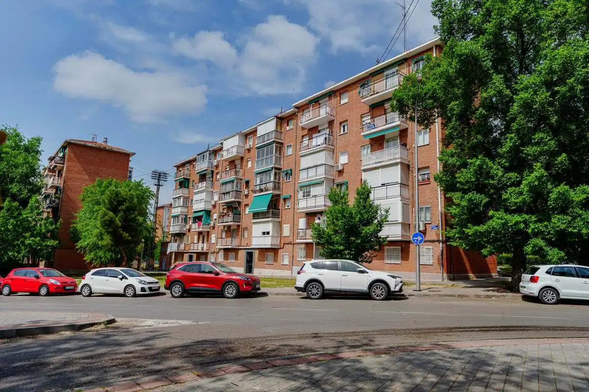 Exterior view of Flat for sale in Madrid  with Heating, Terrace and Furnished
