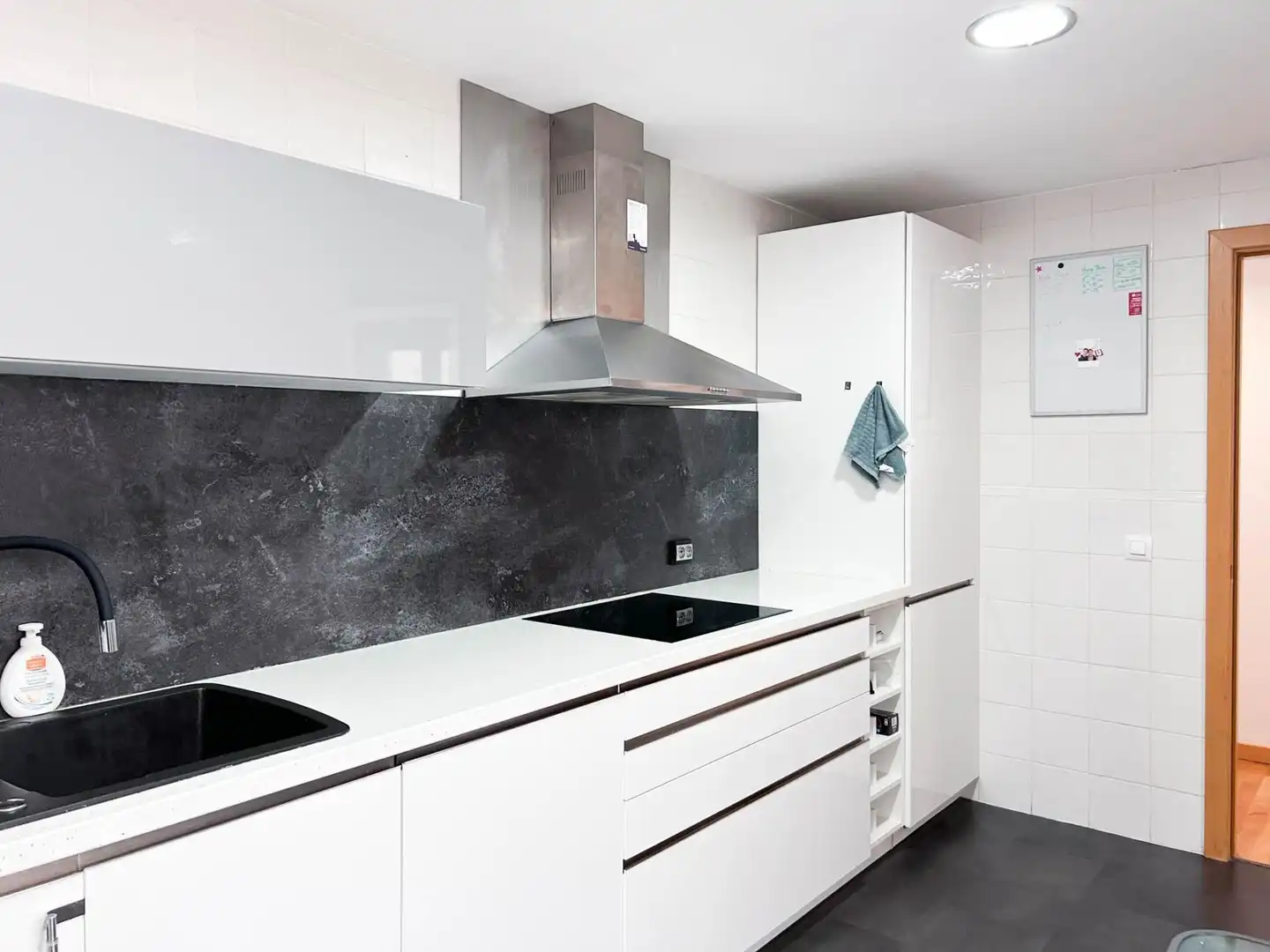 Kitchen of Flat for rent in Paterna  with Air Conditioner, Heating and Private garden