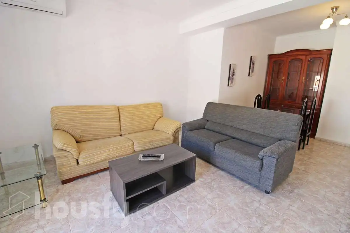 Sala d'estar de Pis de lloguer en Málaga amb Aire condicionat i Moblat