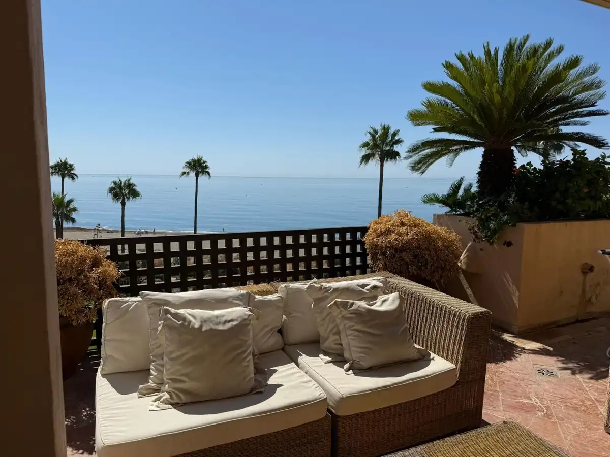Terrasse von Maisonette zur Miete in Estepona mit Terrasse, Schwimmbad und Gemeinschaftspool