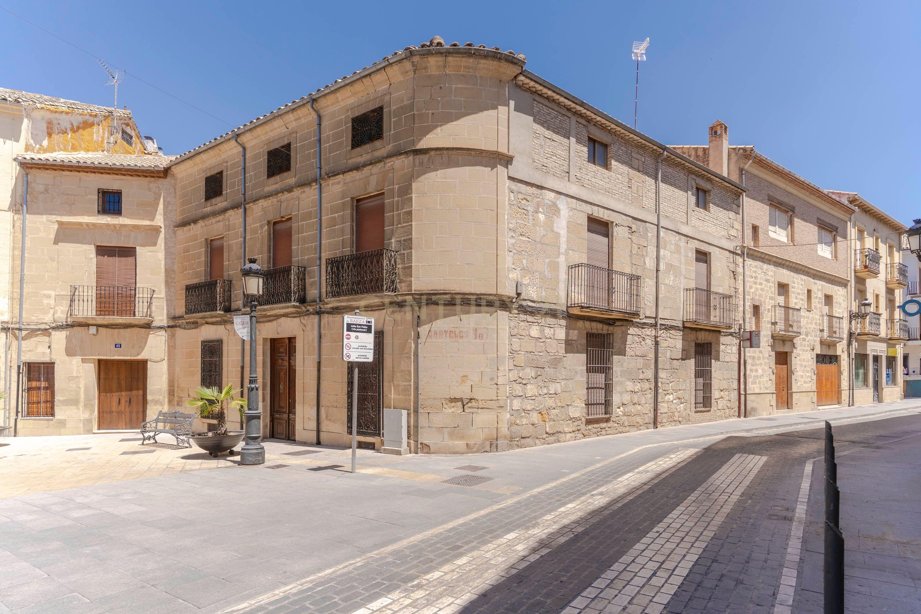 Exterior view of House or chalet for sale in Baeza  with Storage room