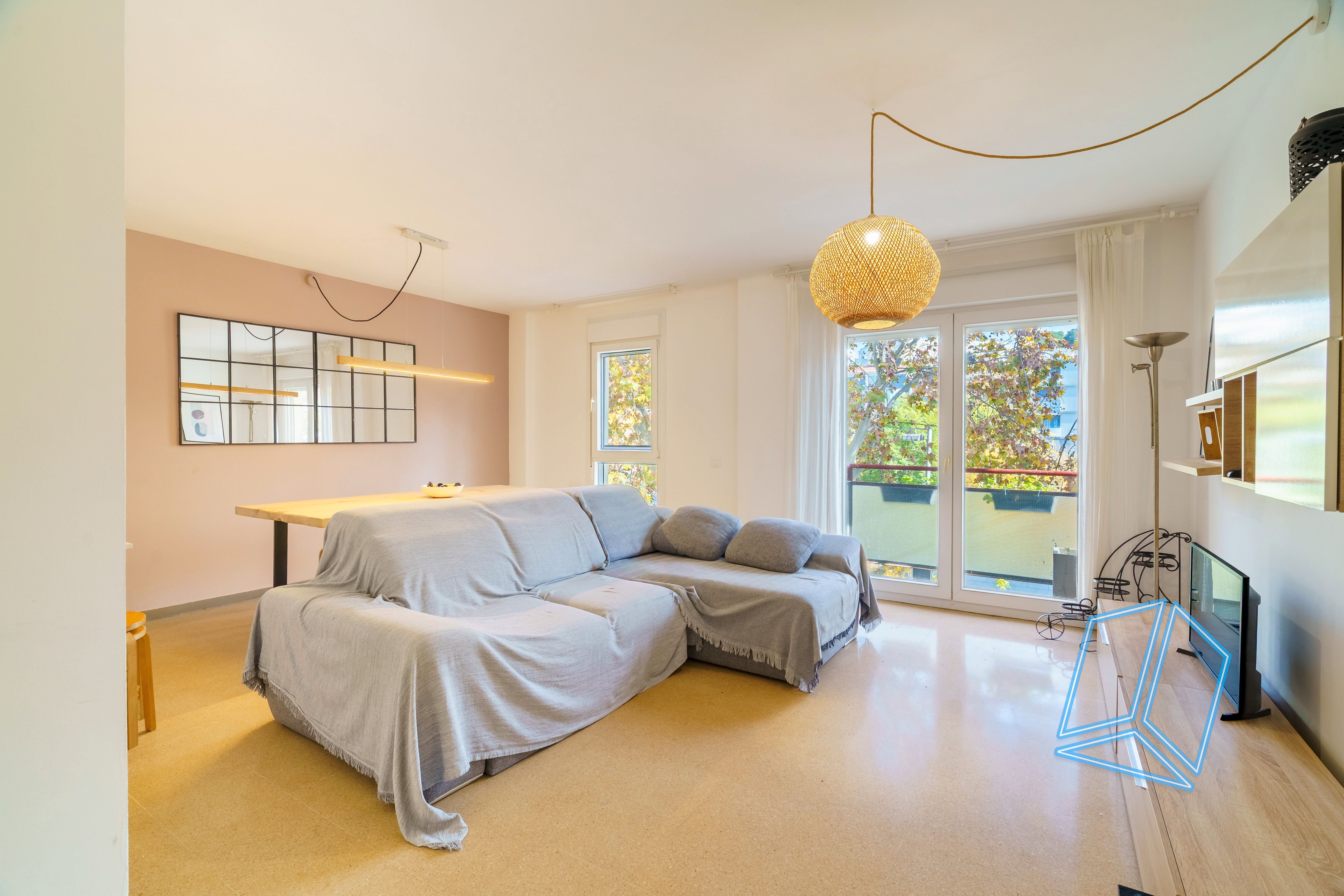 Sala de estar de Piso en venta en  Barcelona Capital con Balcón