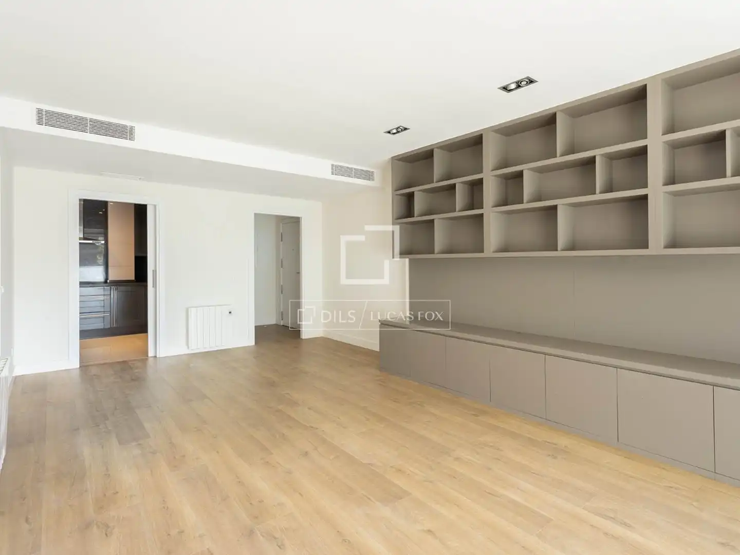 Sala d'estar de Pis en venda en Barcelona amb Aire condicionat, Calefacció i Parquet