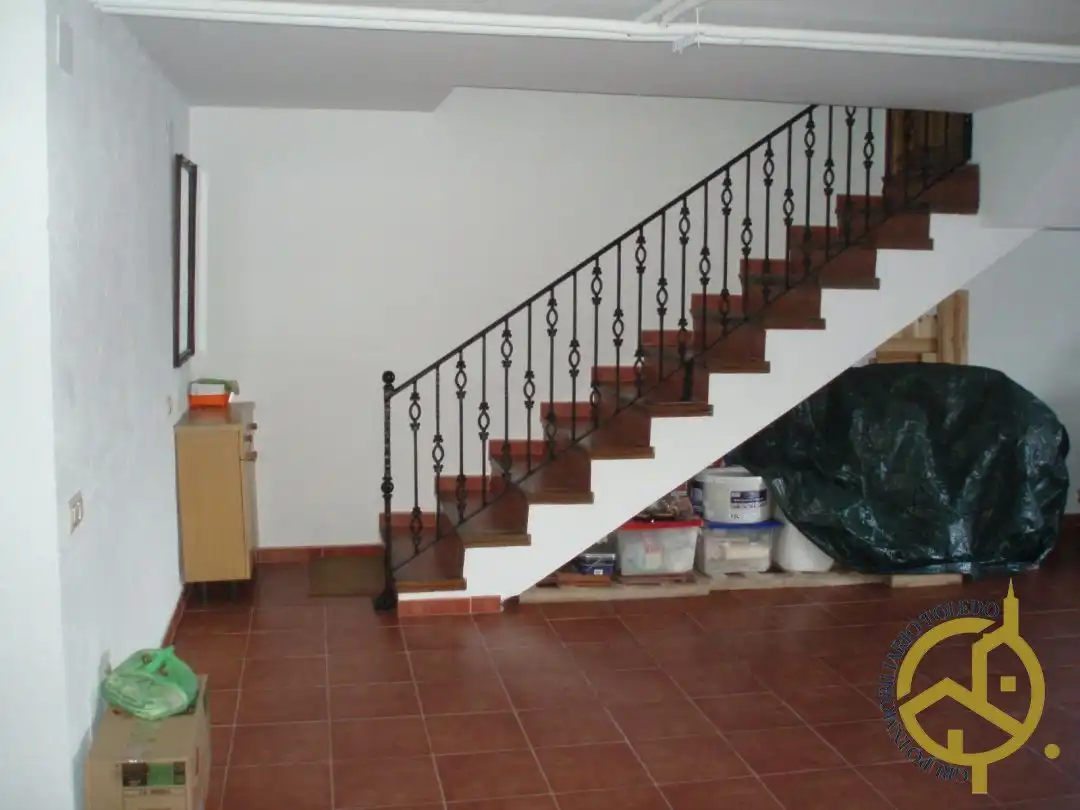 Houses for sale in Nambroca  with Air Conditioner, Heating and Private garden