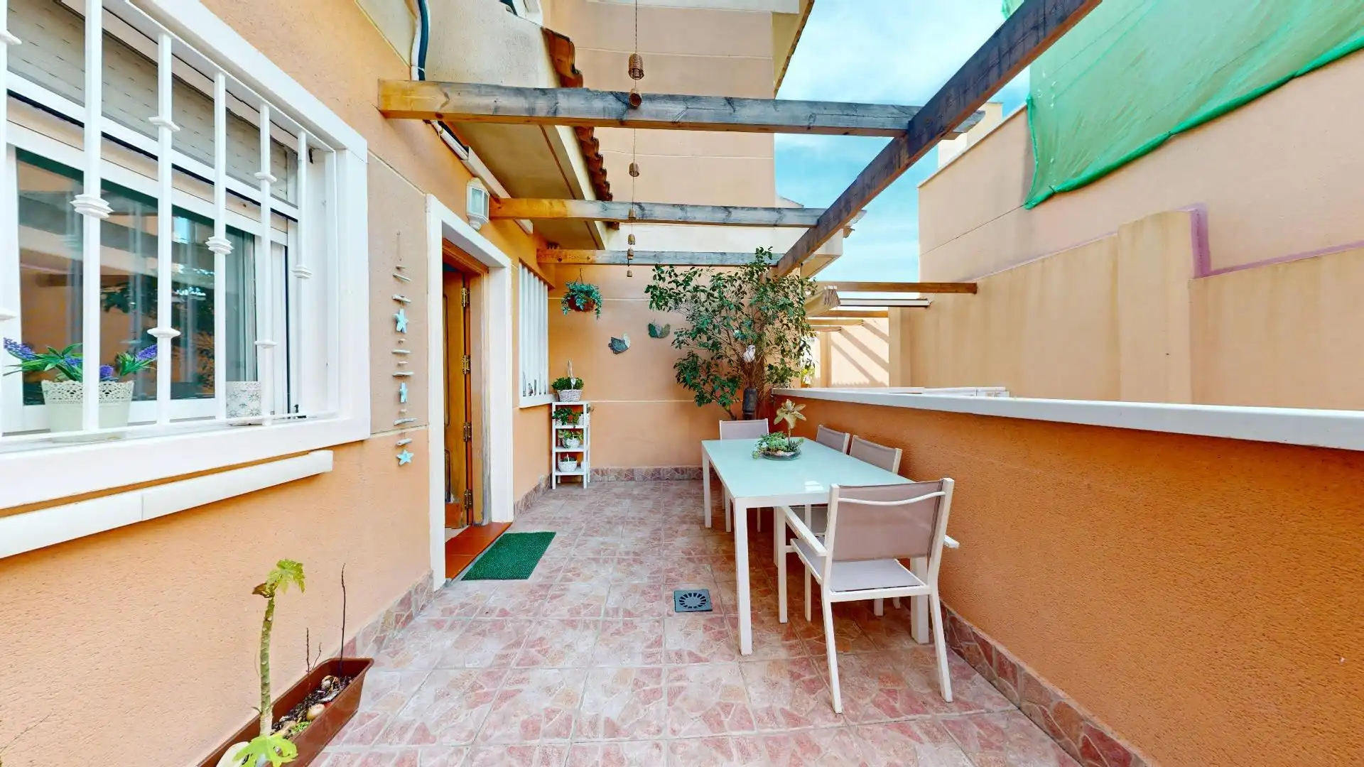 Terrasse von Einfamilien-Reihenhaus zum Verkauf in Elche / Elx mit Privatgarten, Terrasse und Gemeinschaftspool