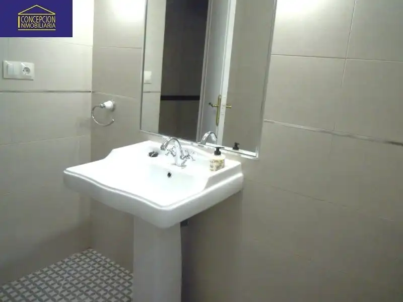 Baño de Piso de alquiler en Córdoba con Aire acondicionado, Calefacción y Amueblado