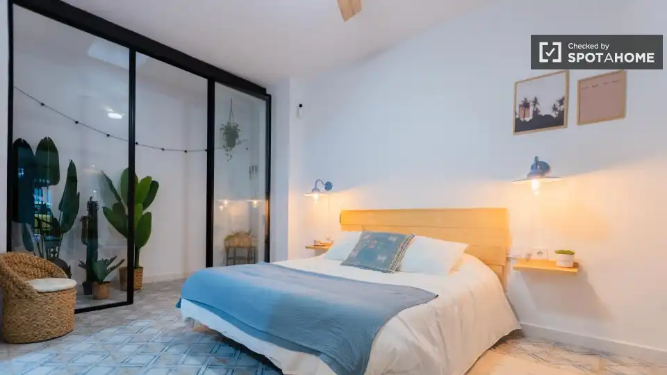 Bedroom of Flat for rent in Valencia  with Air Conditioner, Heating and Furnished