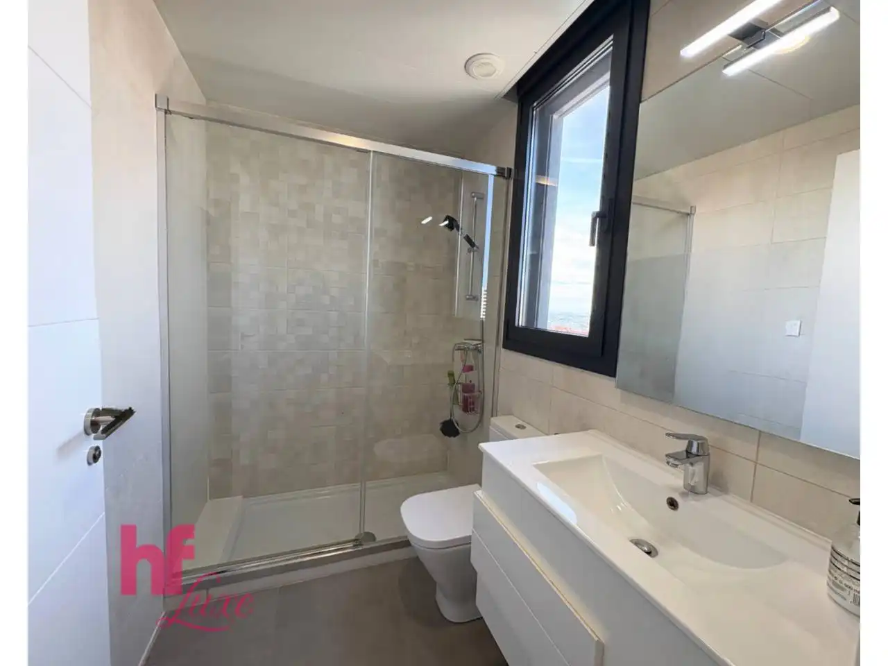 Badezimmer von Wohnung zum Verkauf in L'Hospitalet de Llobregat mit Klimaanlage, Heizung und Terrasse
