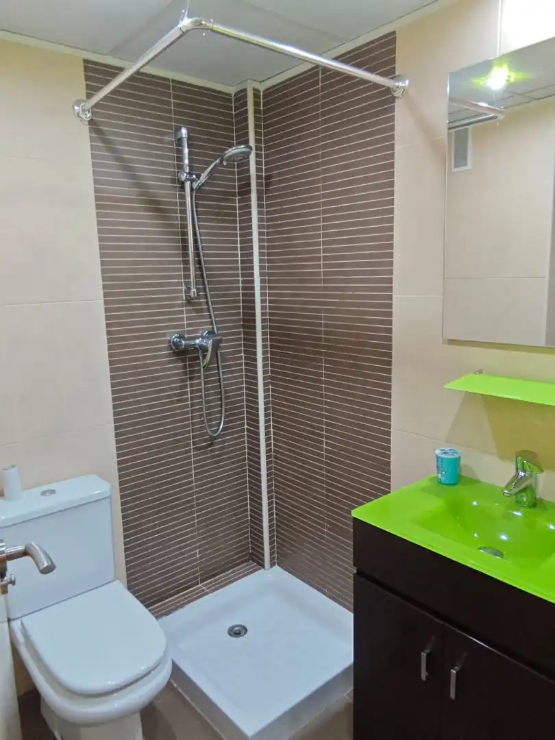 Baño de Piso en venta en Madrid con Calefacción, Terraza y Trastero