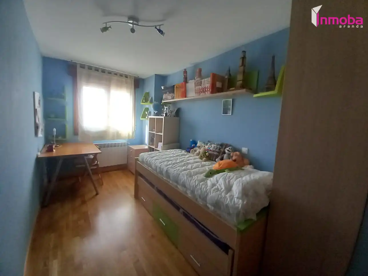 Dormitori de Casa o xalet en venda en Aranda de Duero amb Calefacció, Jardí privat i Parquet