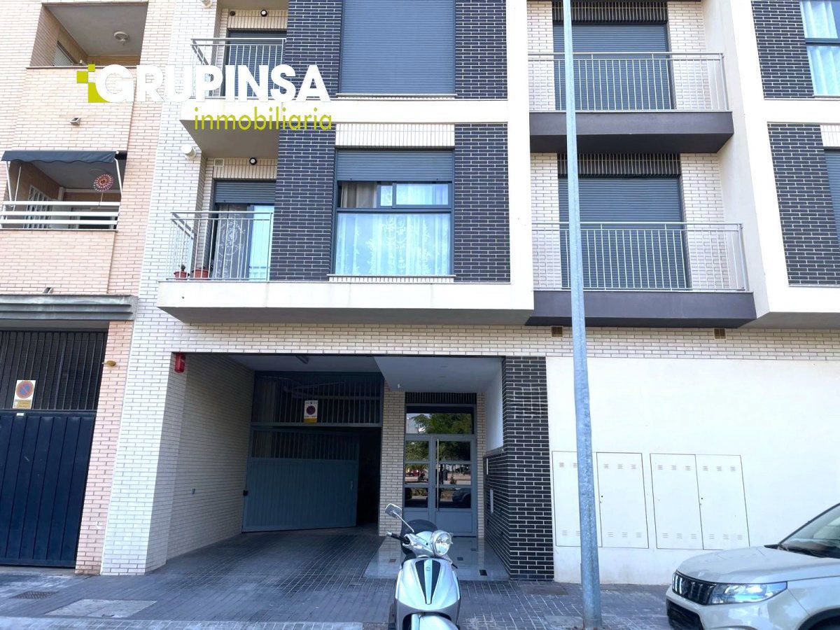 Garaje de alquiler en Roberto Roselló, Llombai