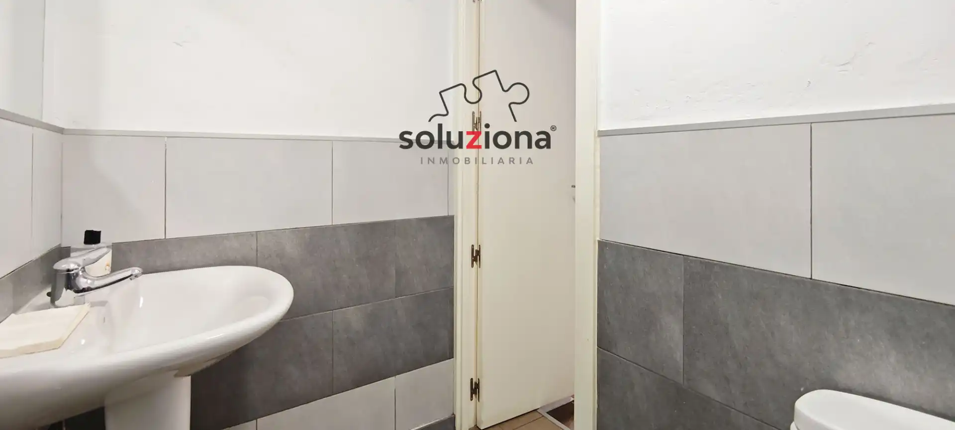 Badezimmer von Büro zur Miete in Getafe mit Klimaanlage und Heizung