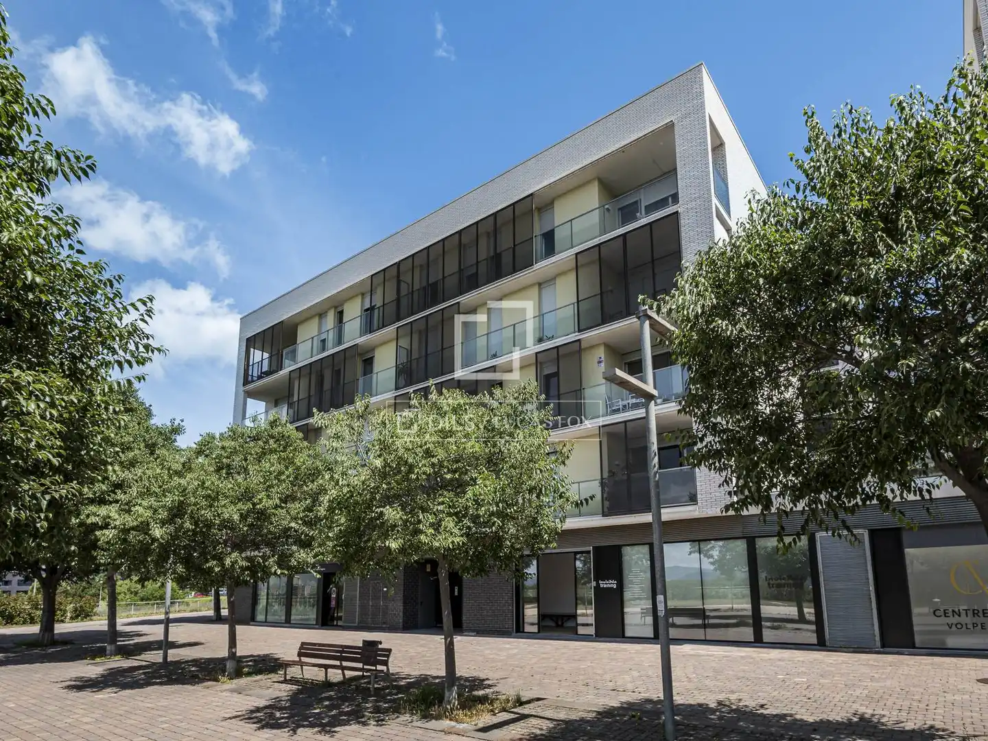Außenansicht von Wohnung zum Verkauf in Sant Cugat del Vallès mit Klimaanlage, Terrasse und Schwimmbad