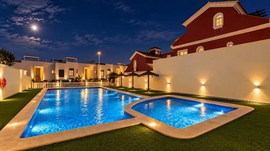 Detached house with terrace for sale in Calle Ebro, imagen 3