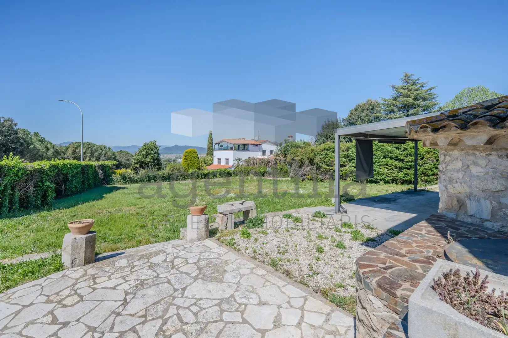 Jardí de Finca rústica en venda en Girona amb Aire condicionat, Calefacció i Terrassa
