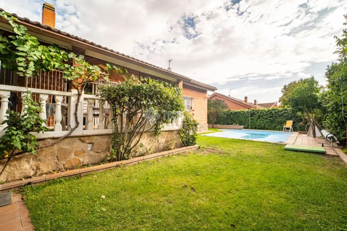 Casa bifamiliare con giardino in vendita a  Urbanizaciones, imagen 4