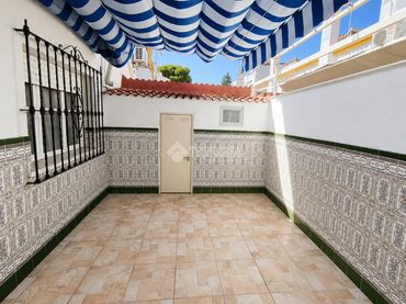 Semi-detached house with balcony for sale in Este - Alcosa- Torreblanca