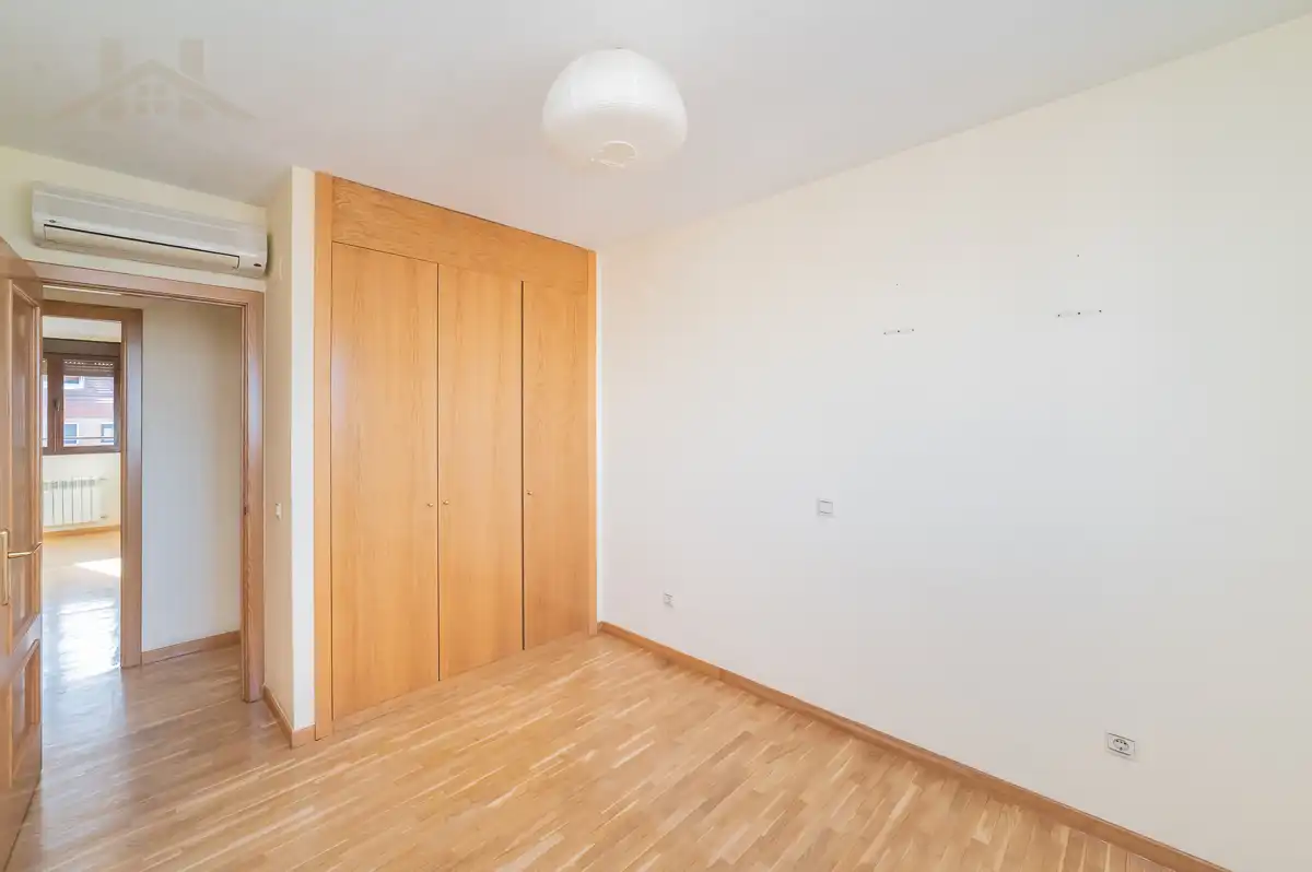 Habitación de Ático en venta en Arroyomolinos (Madrid) con Aire acondicionado, Calefacción y Jardín privado