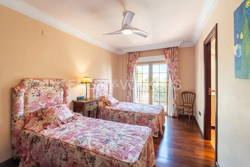 Dormitori de Casa o xalet en venda en Sagunto / Sagunt amb Calefacció, Jardí privat i Parquet