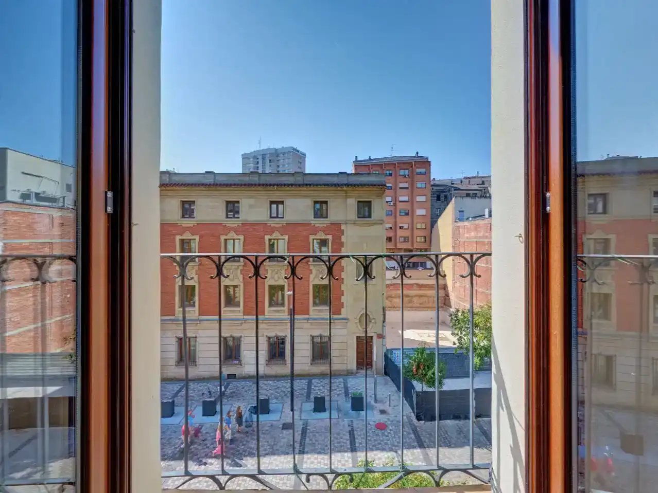 Vista exterior de Pis en venda en  Logroño