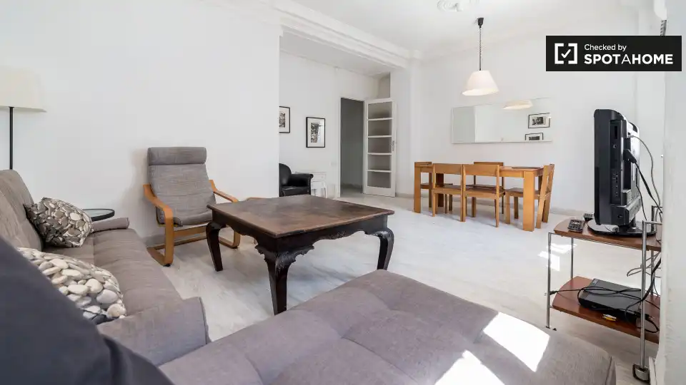 Flat with terrace to rent in L'Eixample, imagen 4