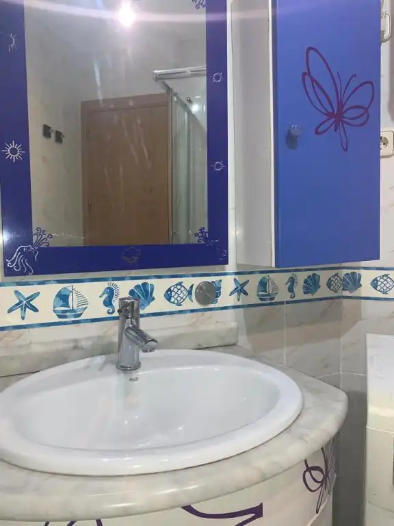 Bathroom of Ground floor for rent in Madrid  with Air Conditioner and Heating