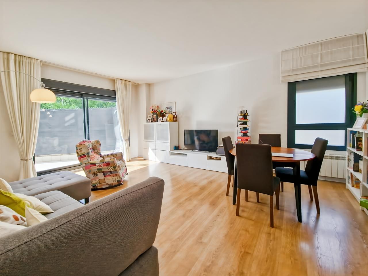 Sala d'estar de Planta baixa en venda en  Madrid Capital amb Aire condicionat, Calefacció i Terrassa