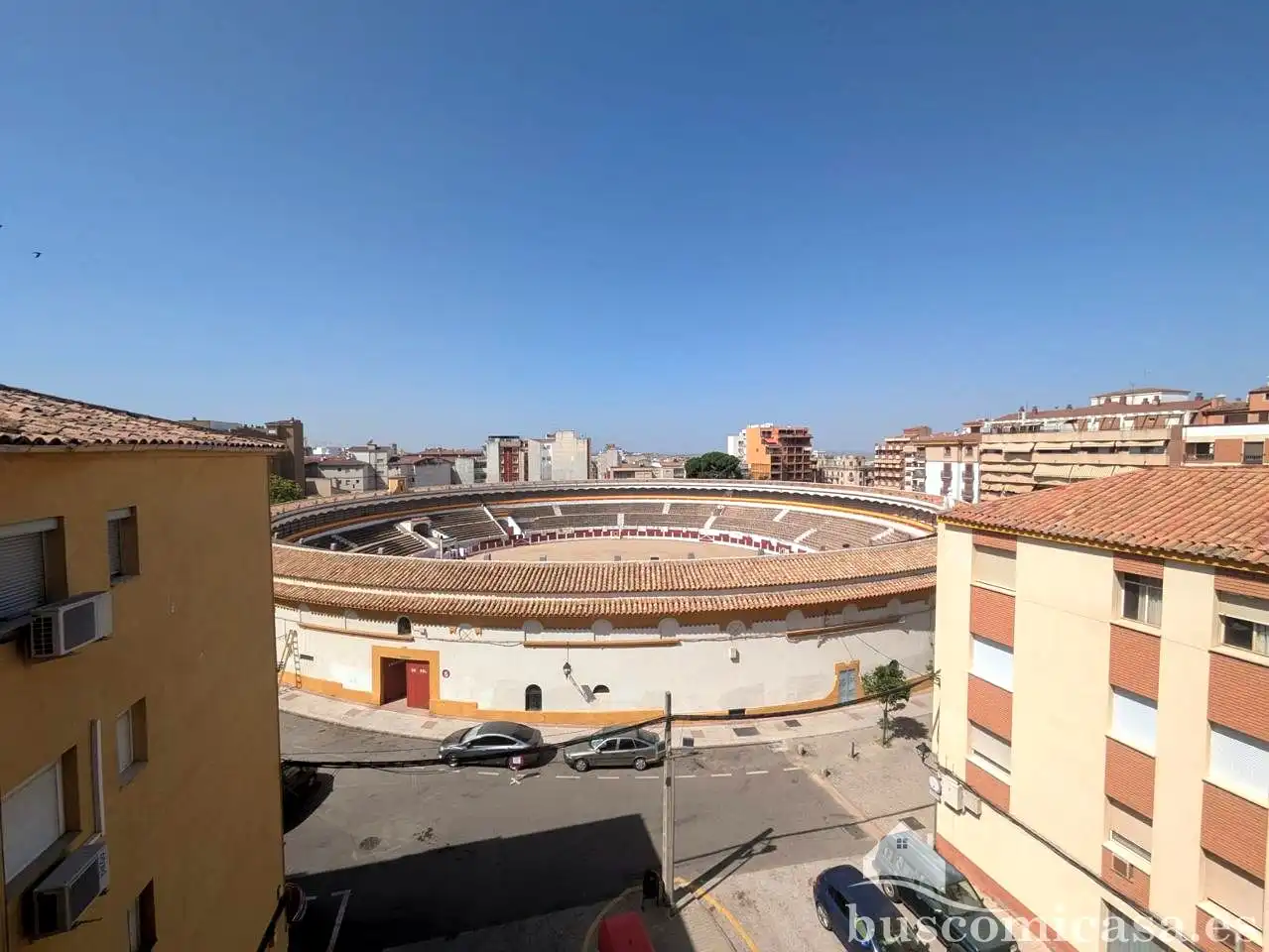 Vista exterior de Pis per a compartir en Linares amb Moblat