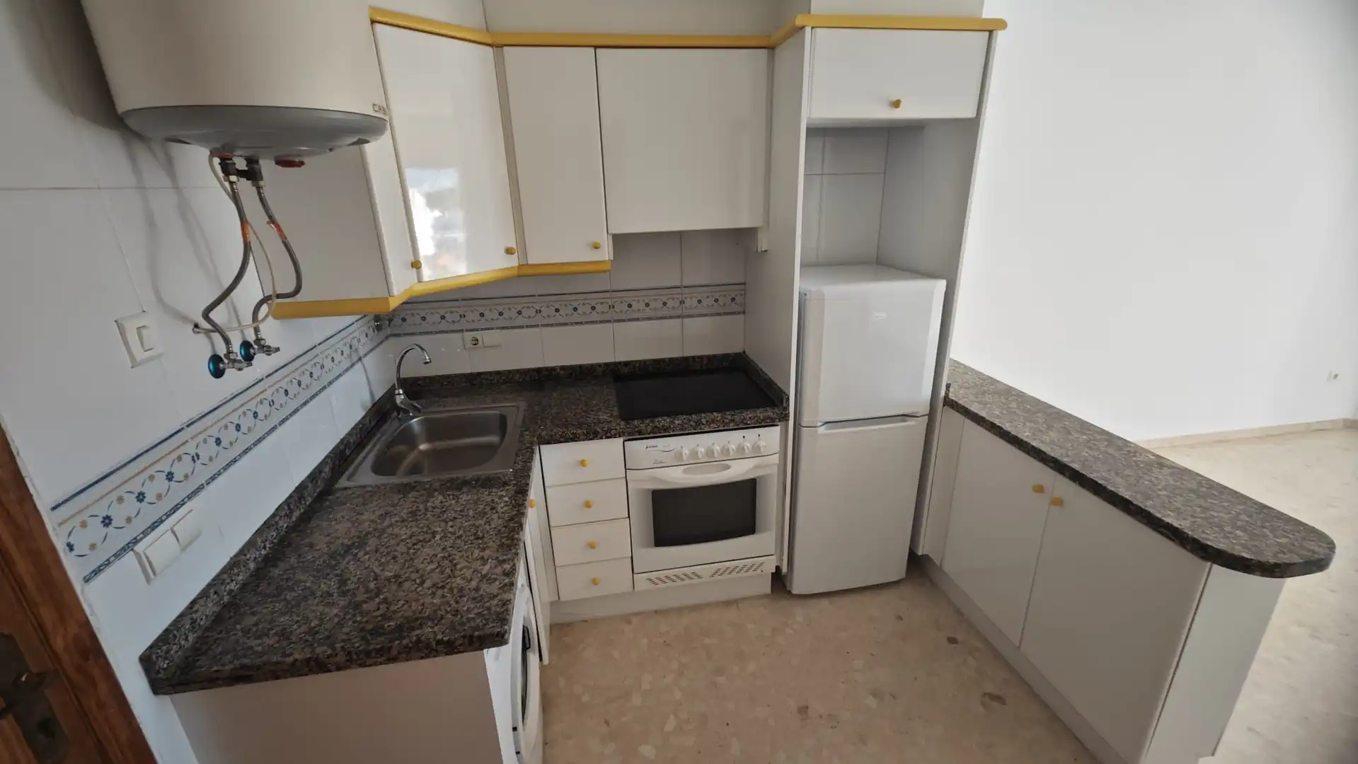 Cocina de Apartamento en venta en Daimús con Terraza, Piscina y Amueblado