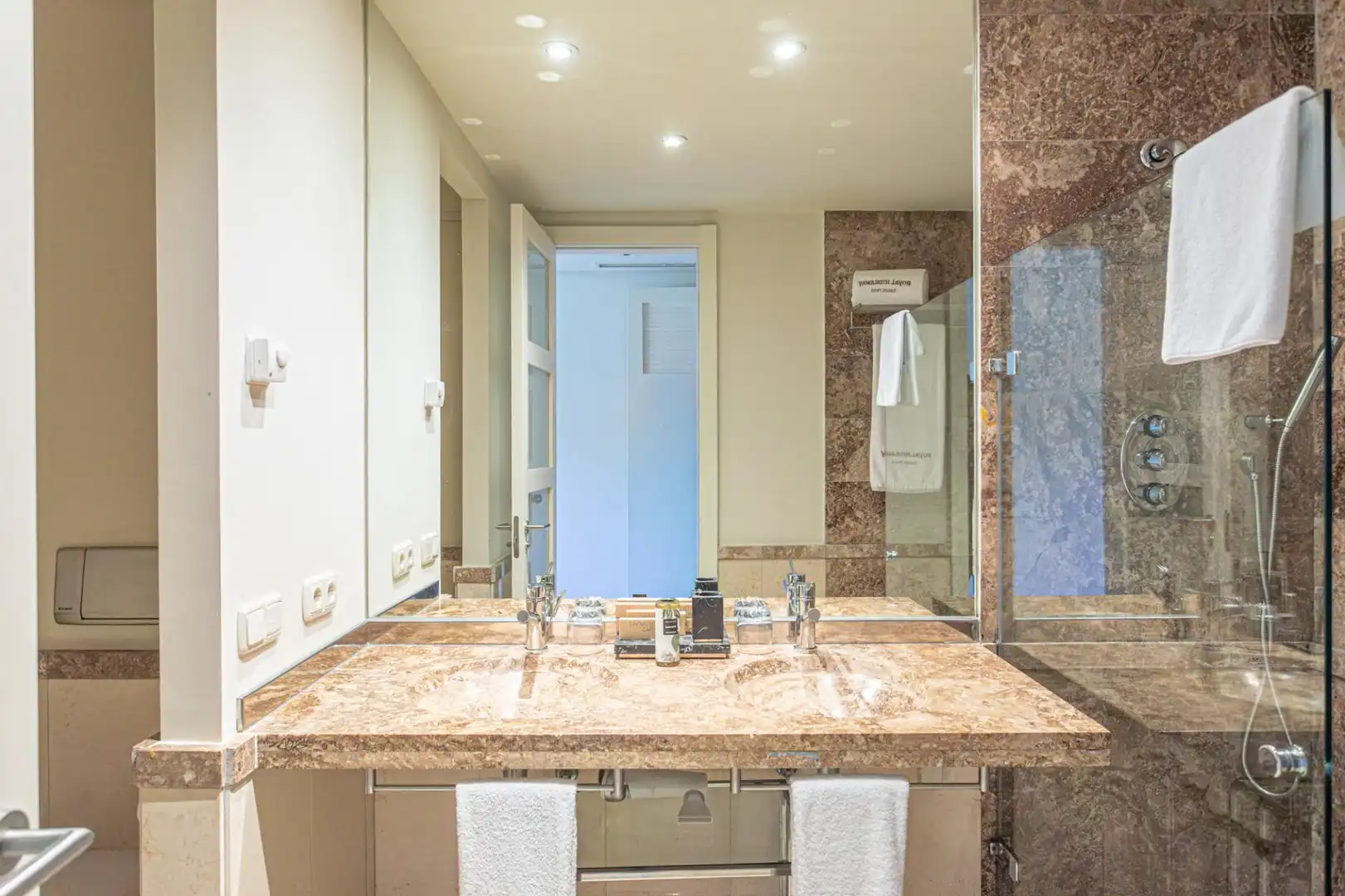 Bany de Apartament en venda en Chiclana de la Frontera amb Jardí privat i Piscina comunitària