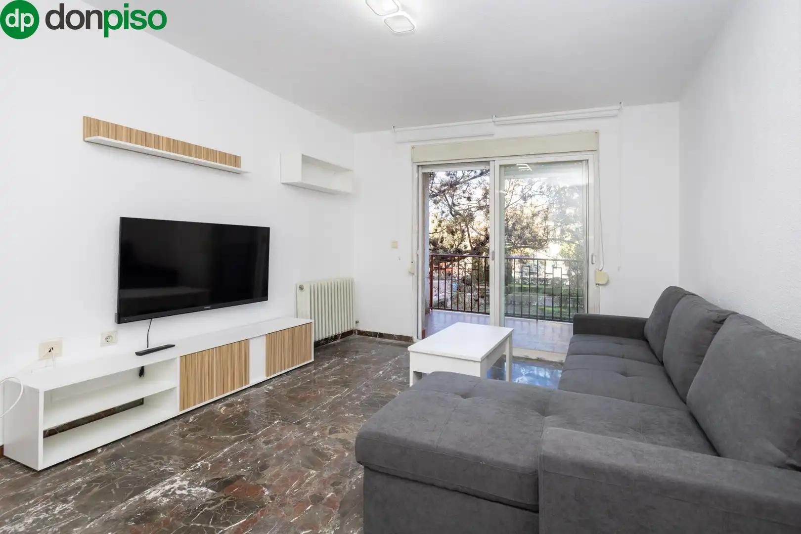Living room of Flat for sale in Granada  with Alarm