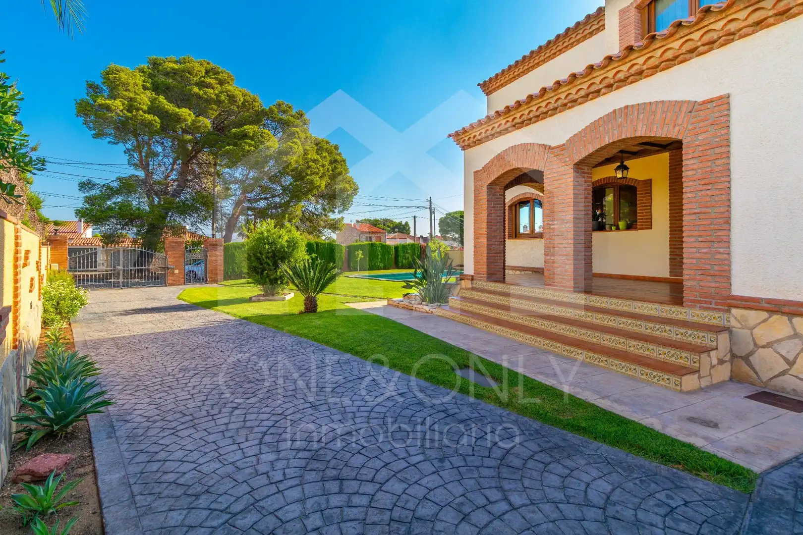 Jardí de Casa o xalet en venda en Mont-roig del Camp amb Aire condicionat, Calefacció i Jardí privat