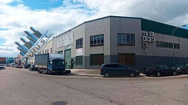 Nave industrial en Venta en Calle Ingertal en Yuncler