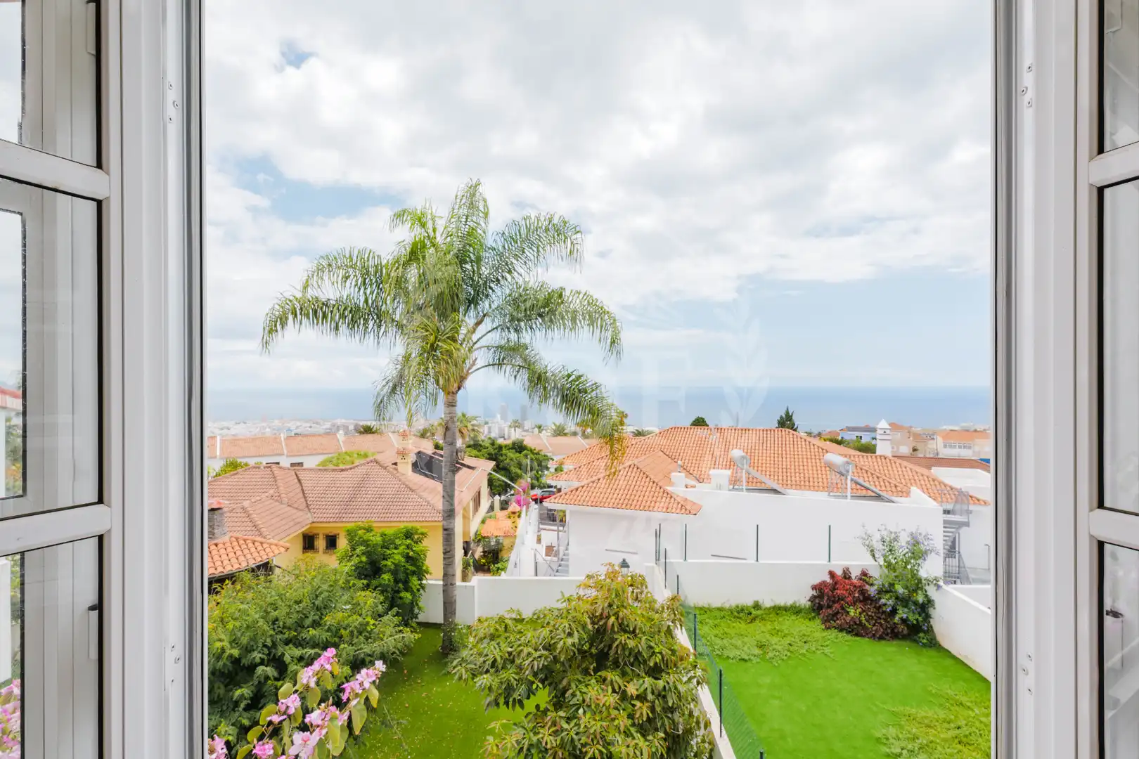 Vista exterior de Casa adosada en venda en Santa Cruz de Tenerife amb Jardí privat, Terrassa i Balcó